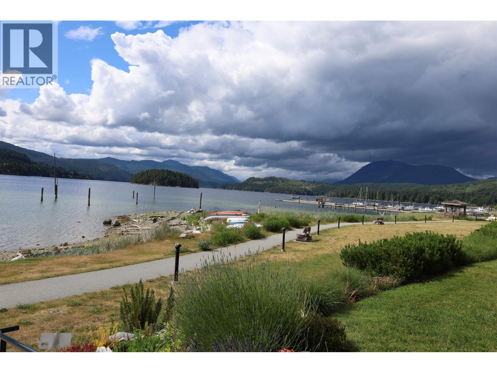 5956 BEACHGATE LANE, Sechelt