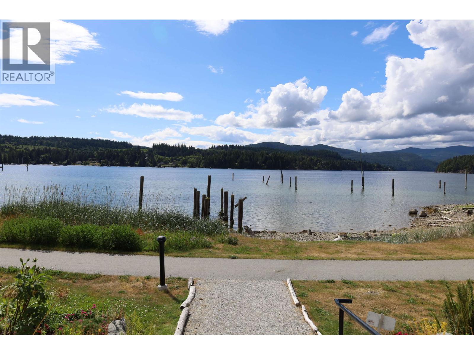 5956 BEACHGATE LANE, Sechelt