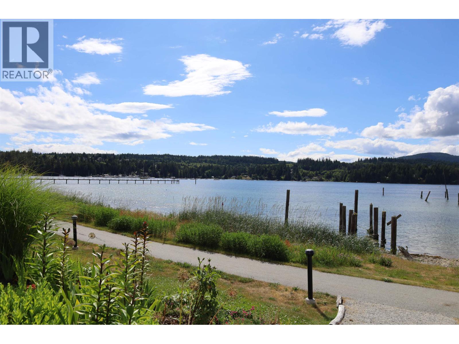 5956 BEACHGATE LANE, Sechelt