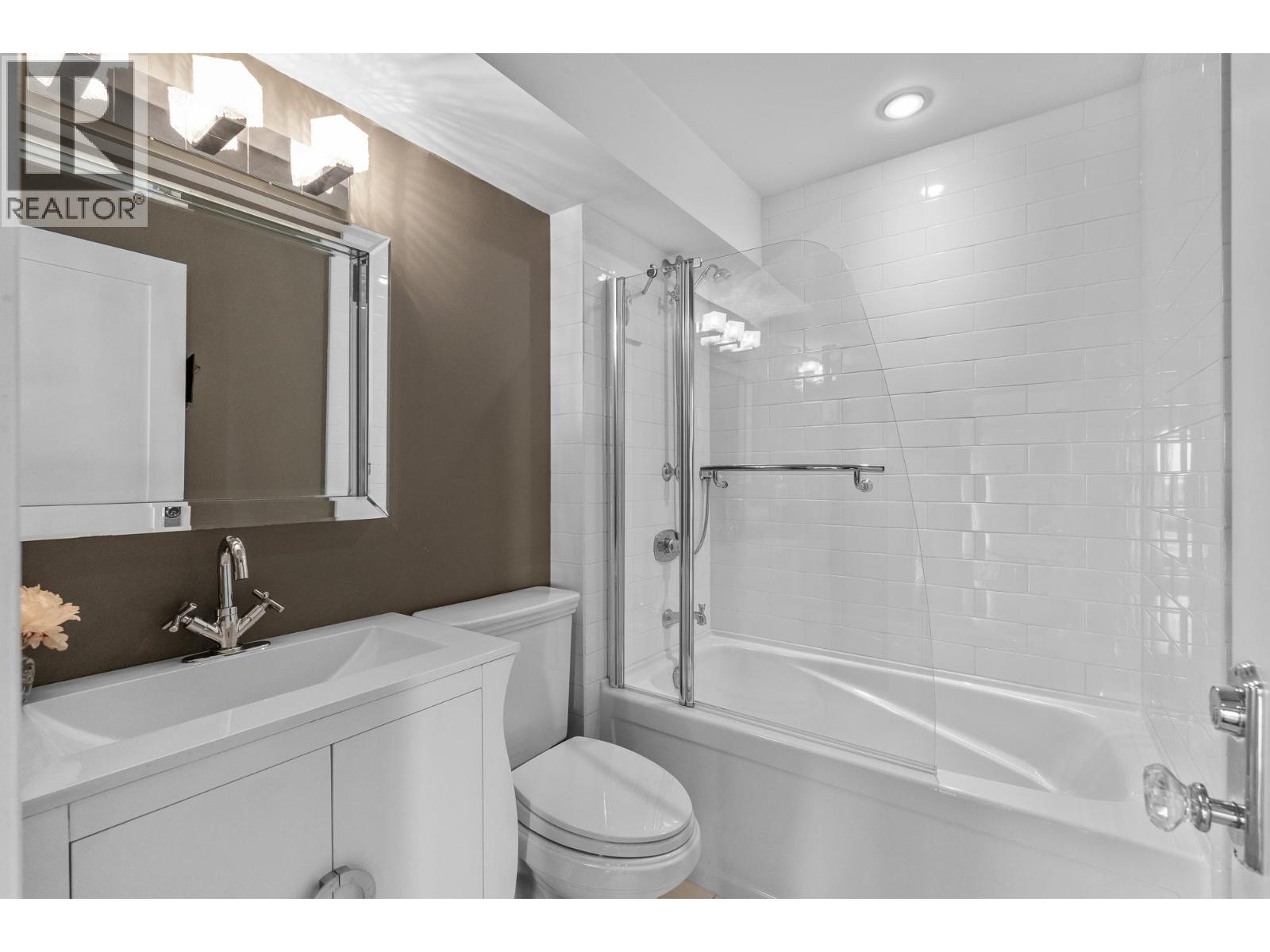 47 2202 FOLKESTONE WAY, West Vancouver