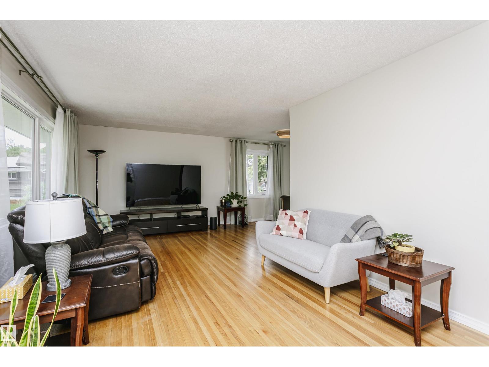 8628 64 AV NW — photo 10