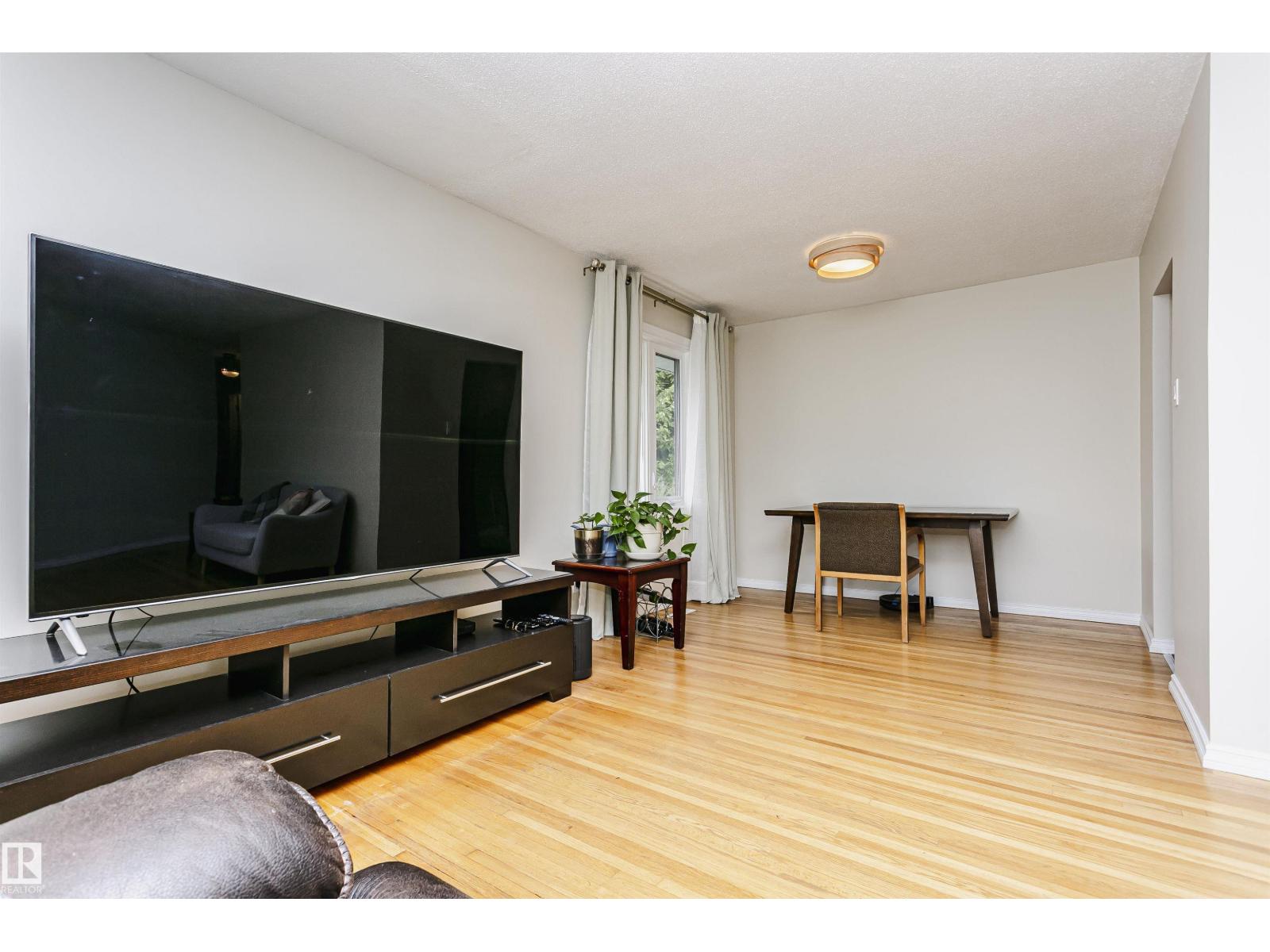 8628 64 AV NW — photo 11