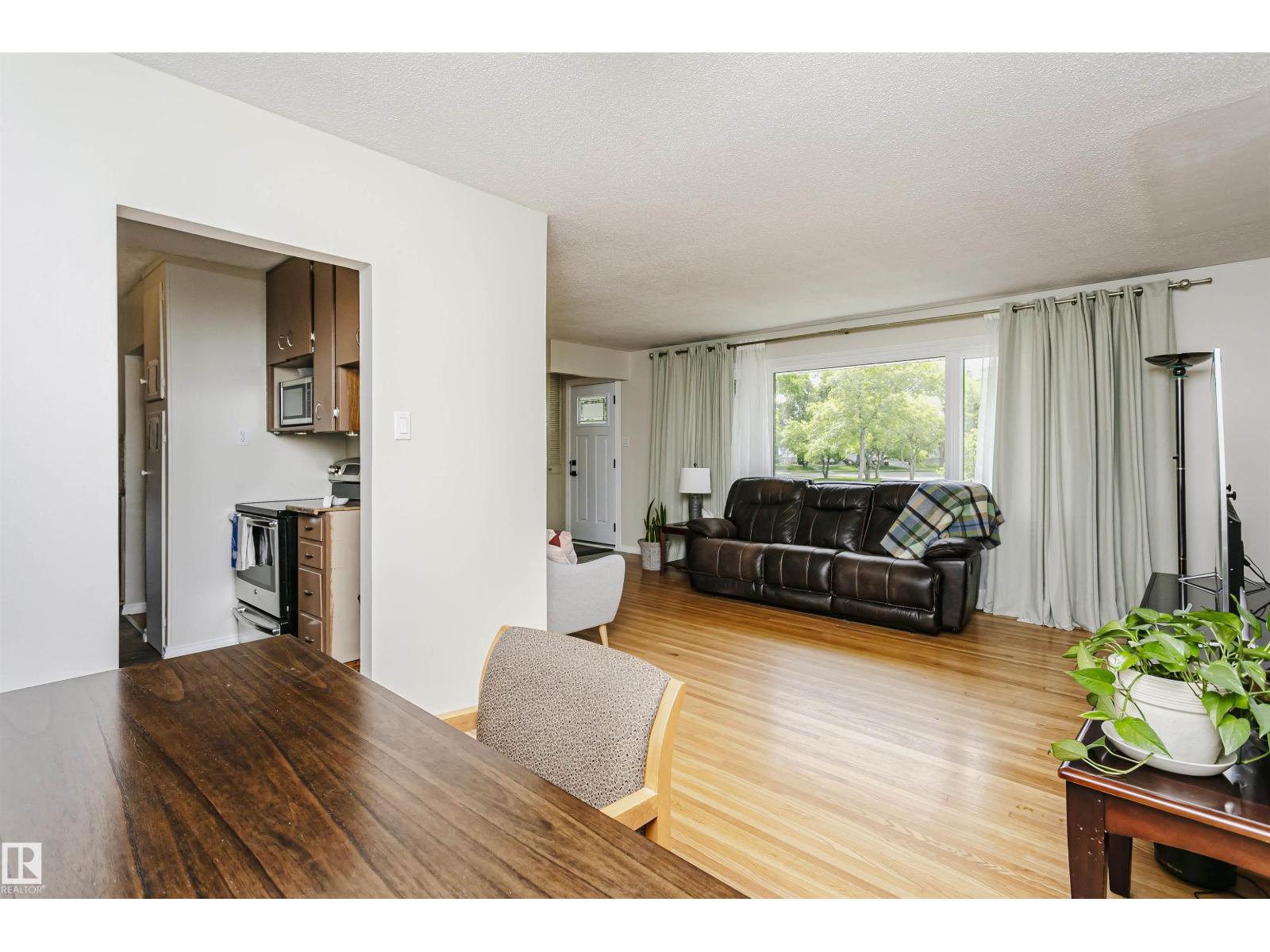 8628 64 AV NW — photo 14