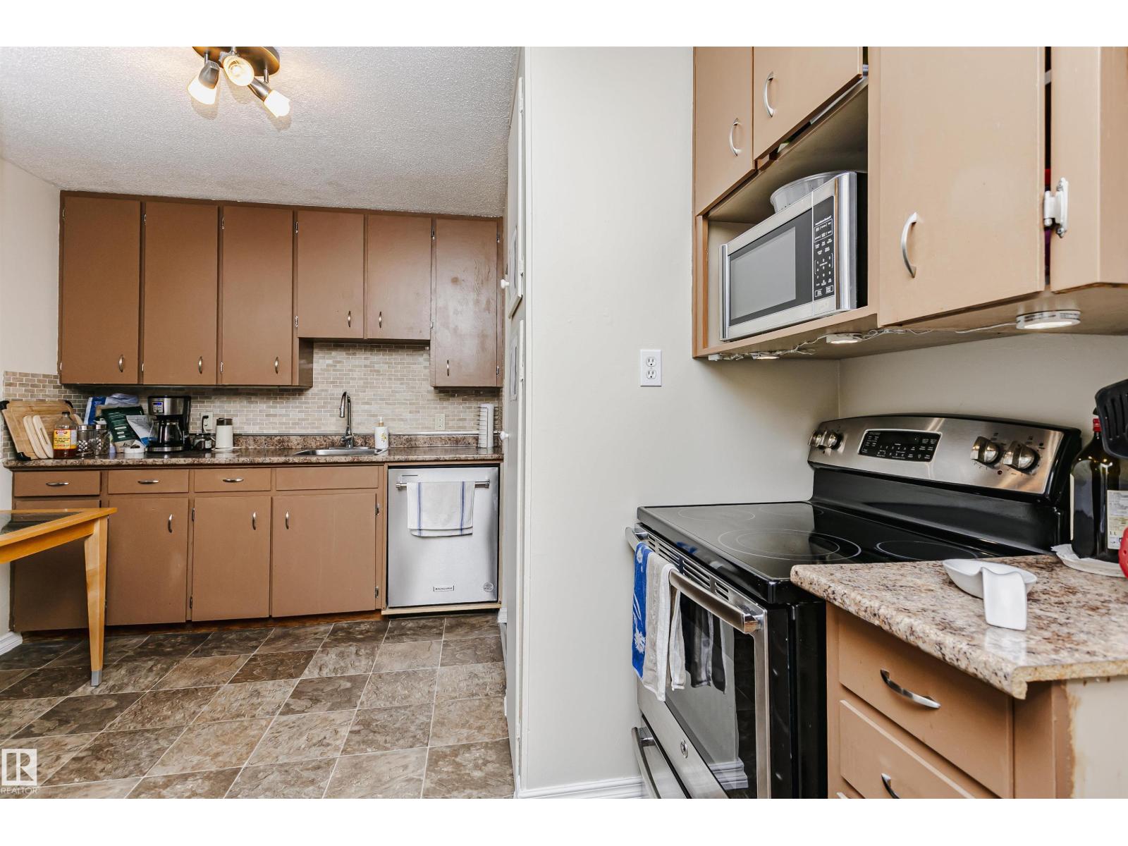 8628 64 AV NW — photo 19
