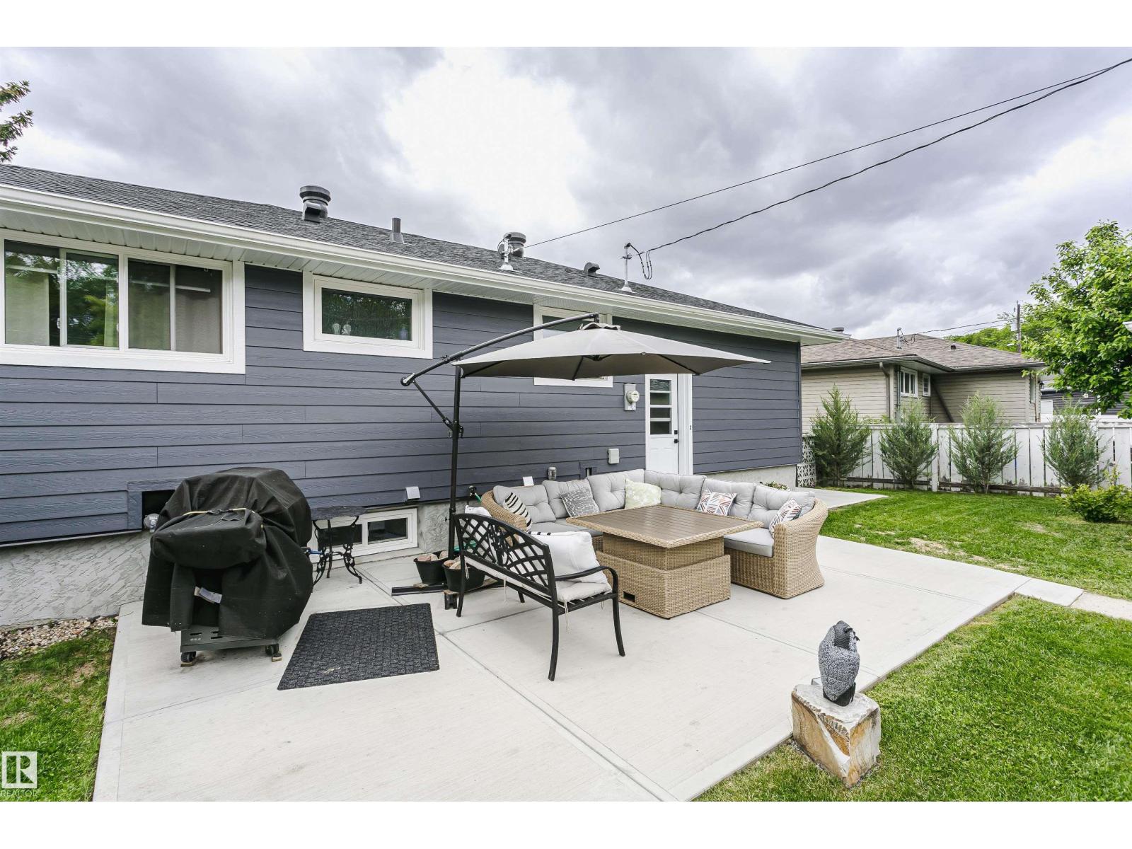 8628 64 AV NW - photo 2