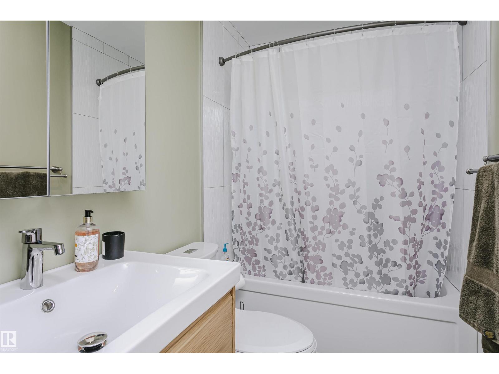 8628 64 AV NW — photo 25