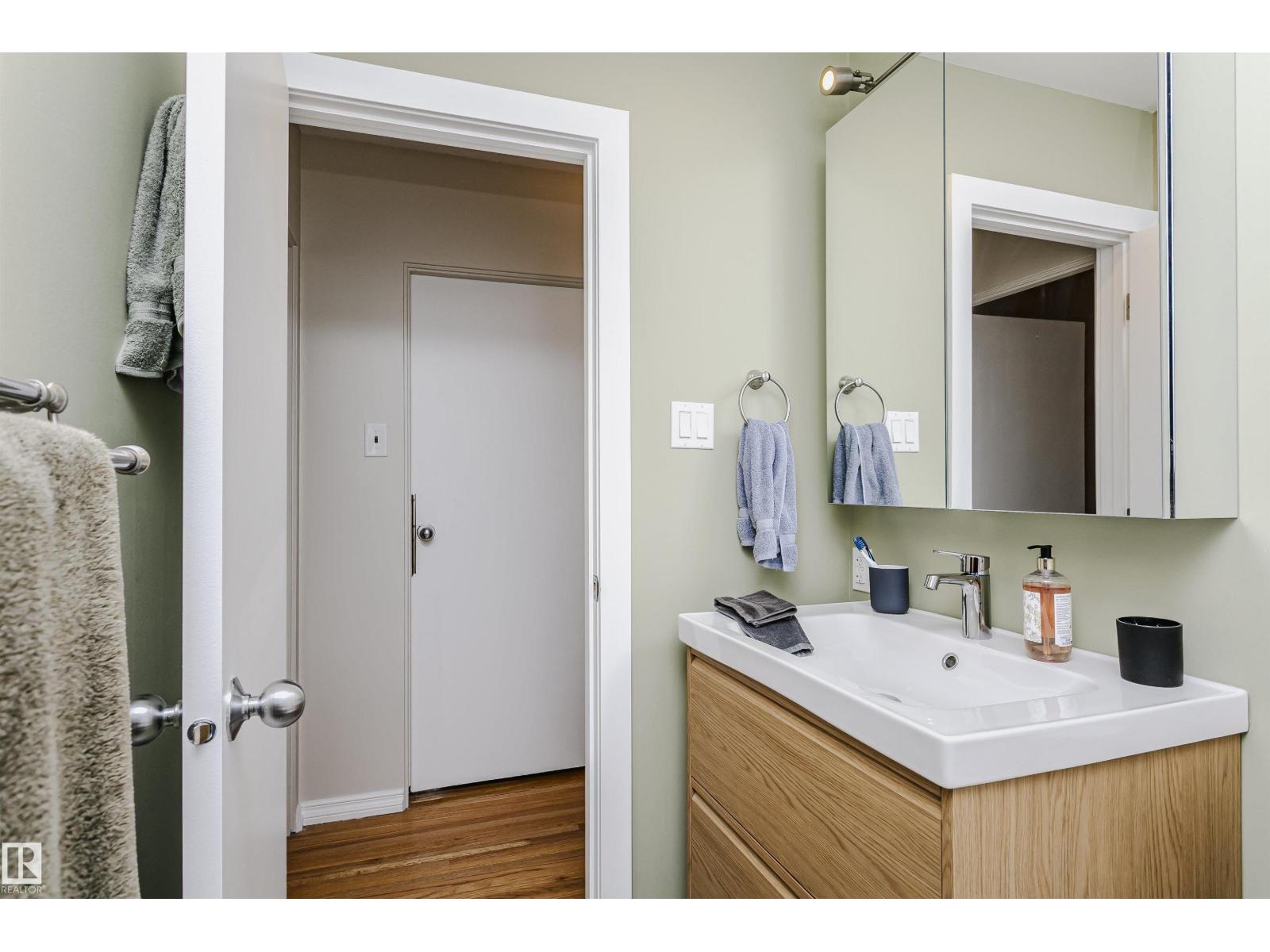 8628 64 AV NW — photo 26