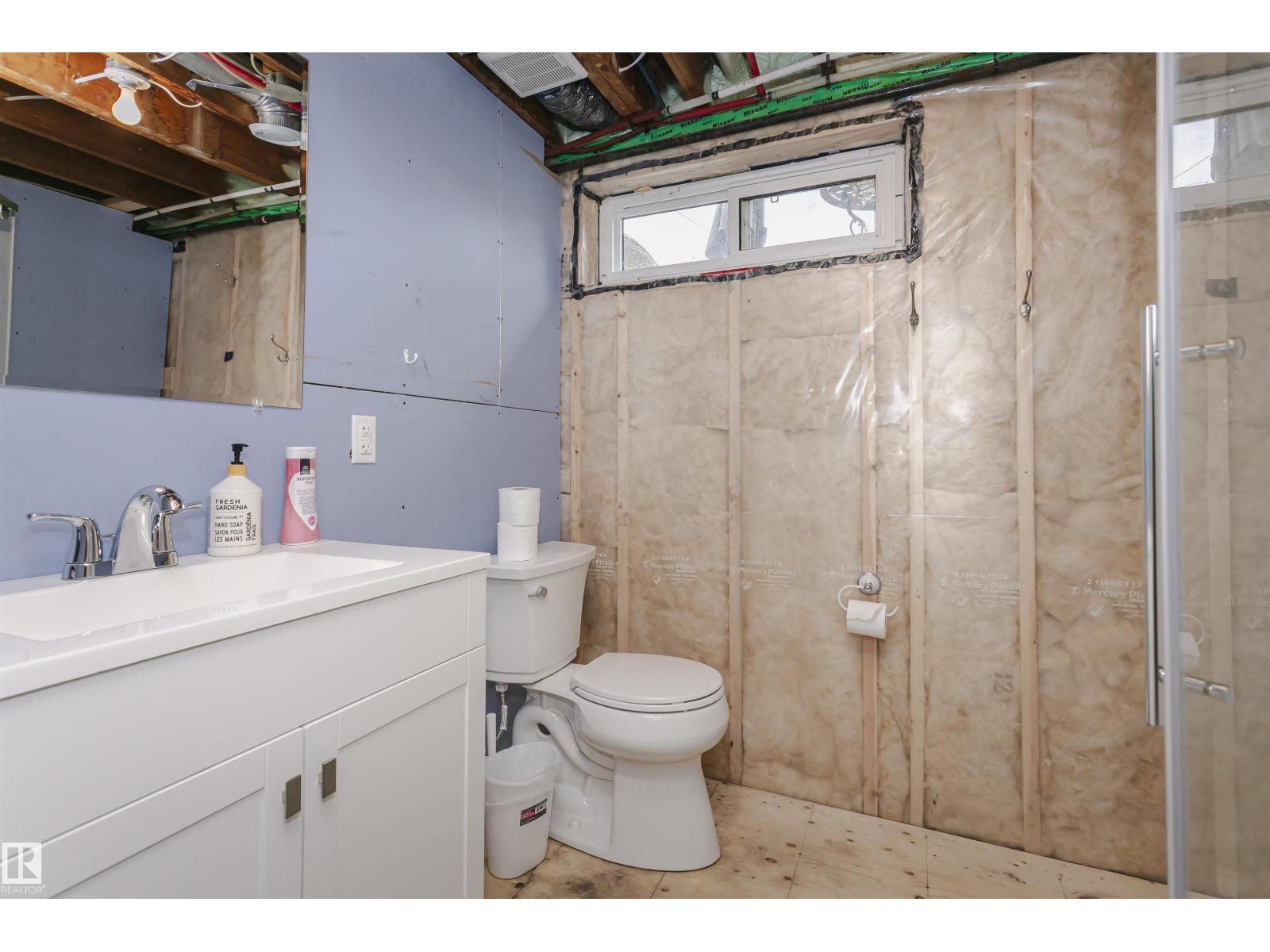 8628 64 AV NW — photo 28