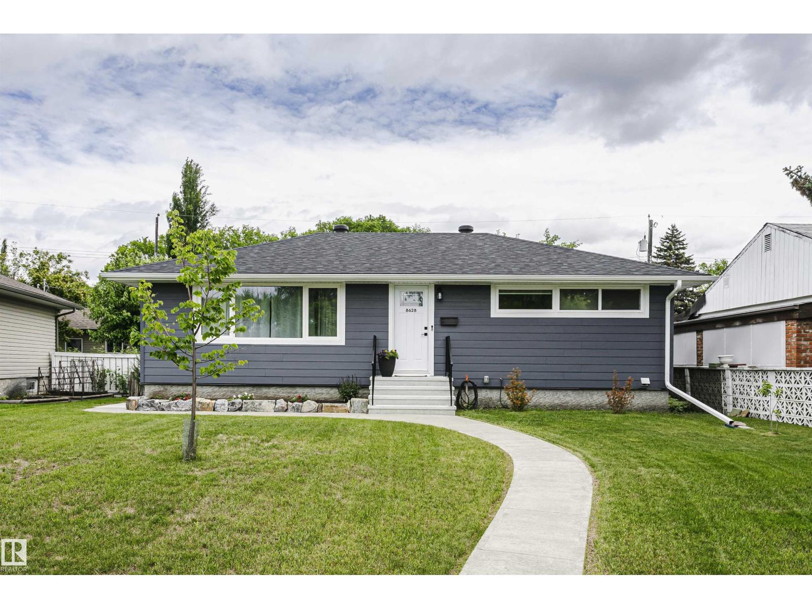 8628 64 AV NW - photo 4