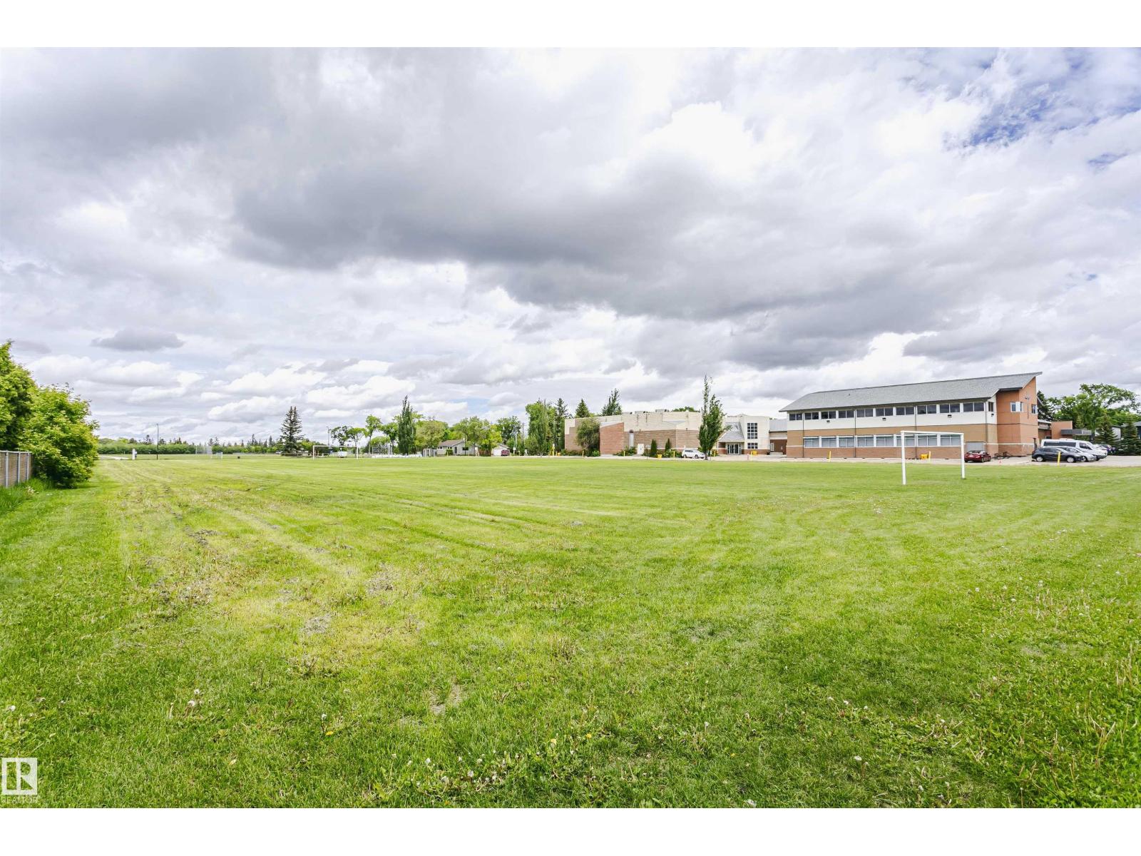 8628 64 AV NW — photo 39
