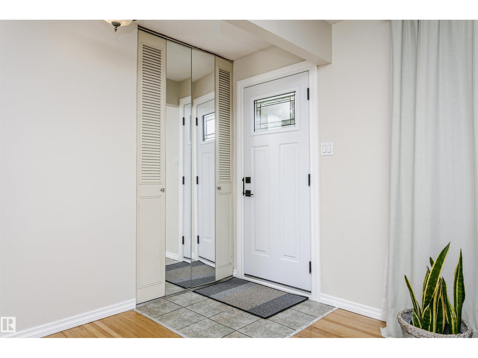 8628 64 AV NW — photo 7