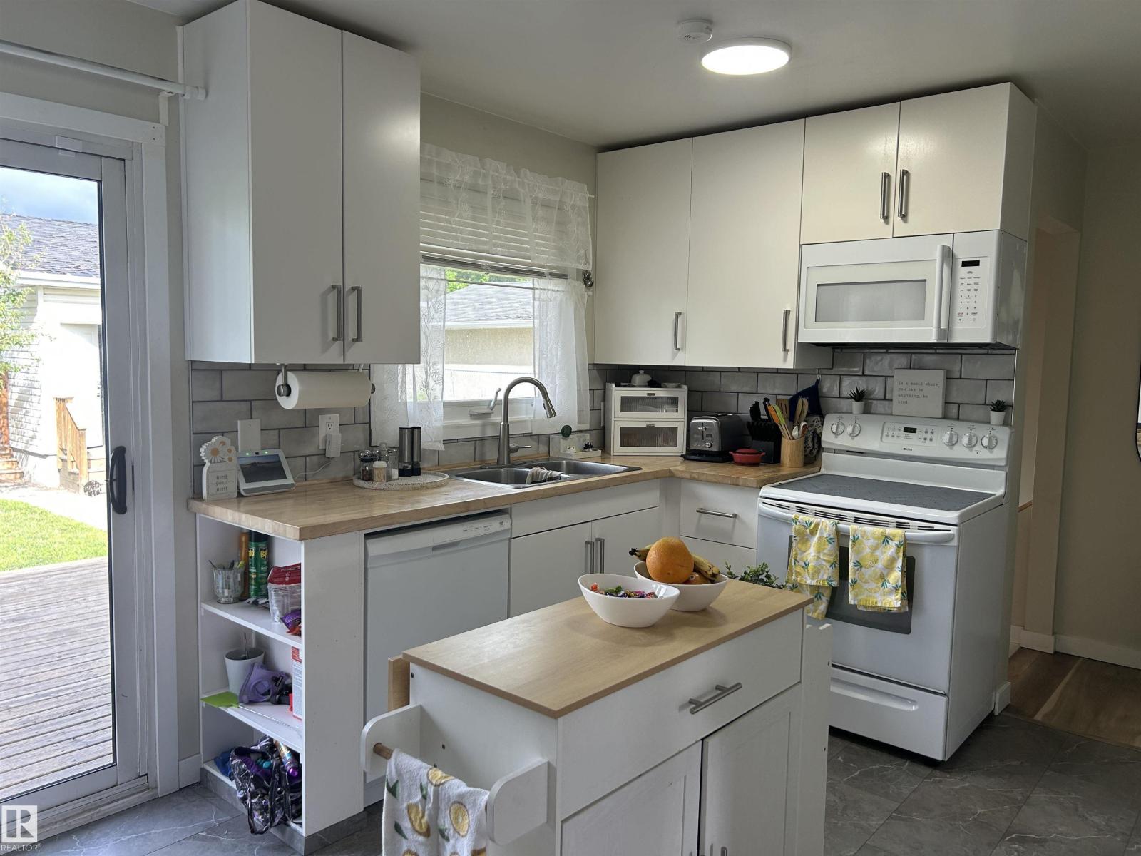 10924 30 ST NW - photo 2