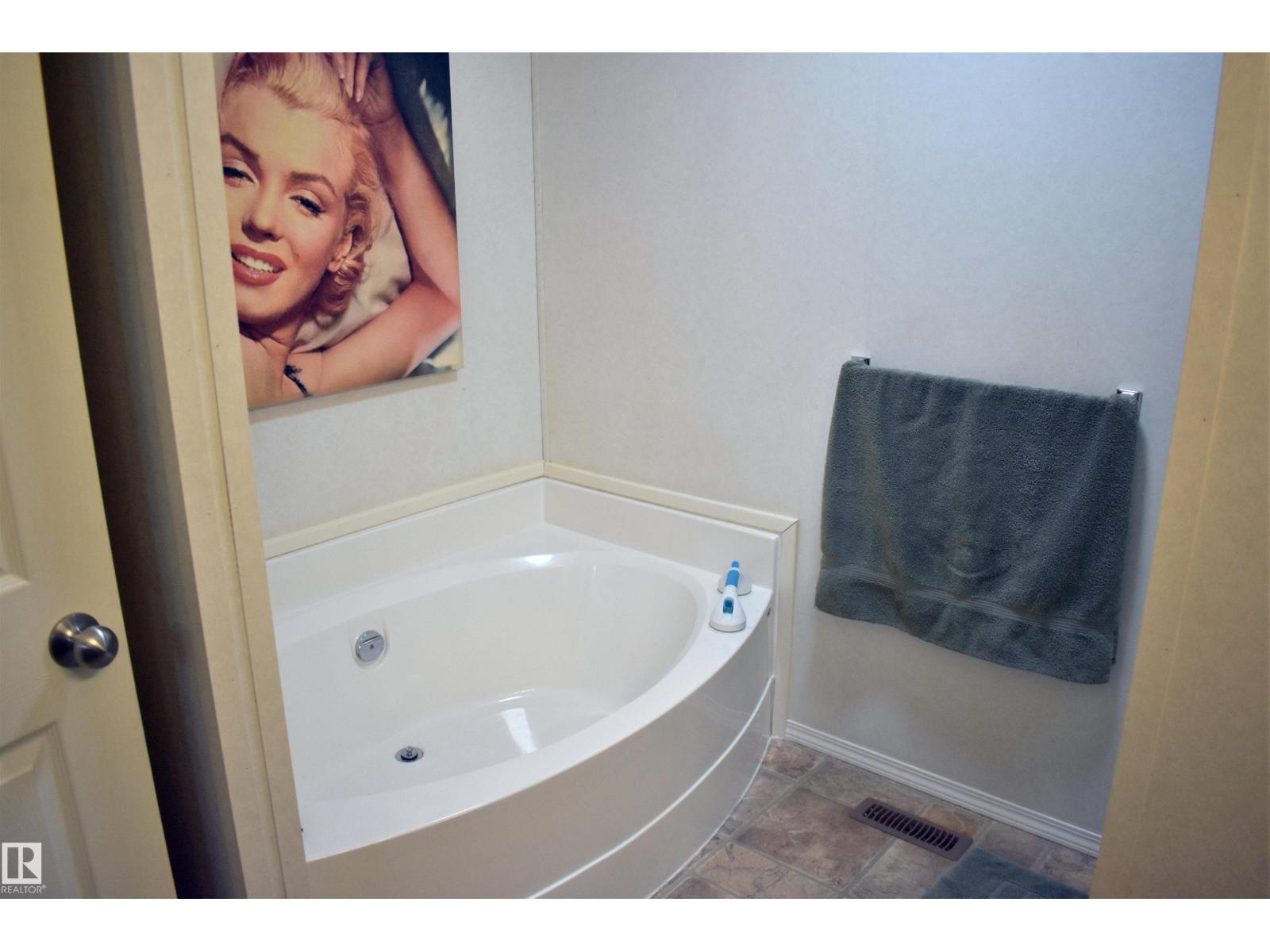 52 Evergreen PA NW — photo 13