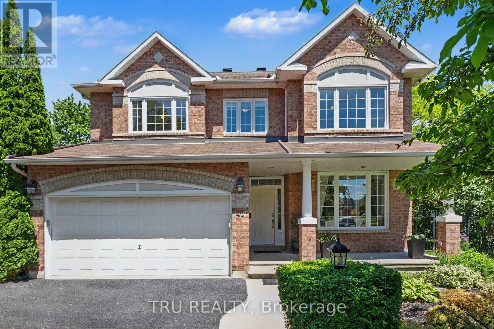 40 CIMARRON CRESCENT - 1