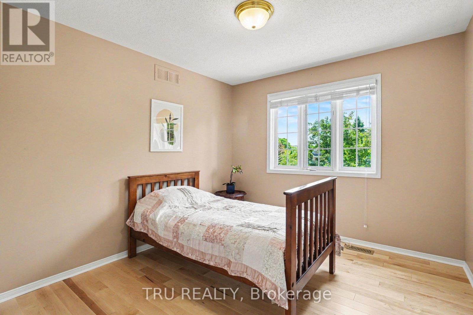 40 CIMARRON CRESCENT - 23