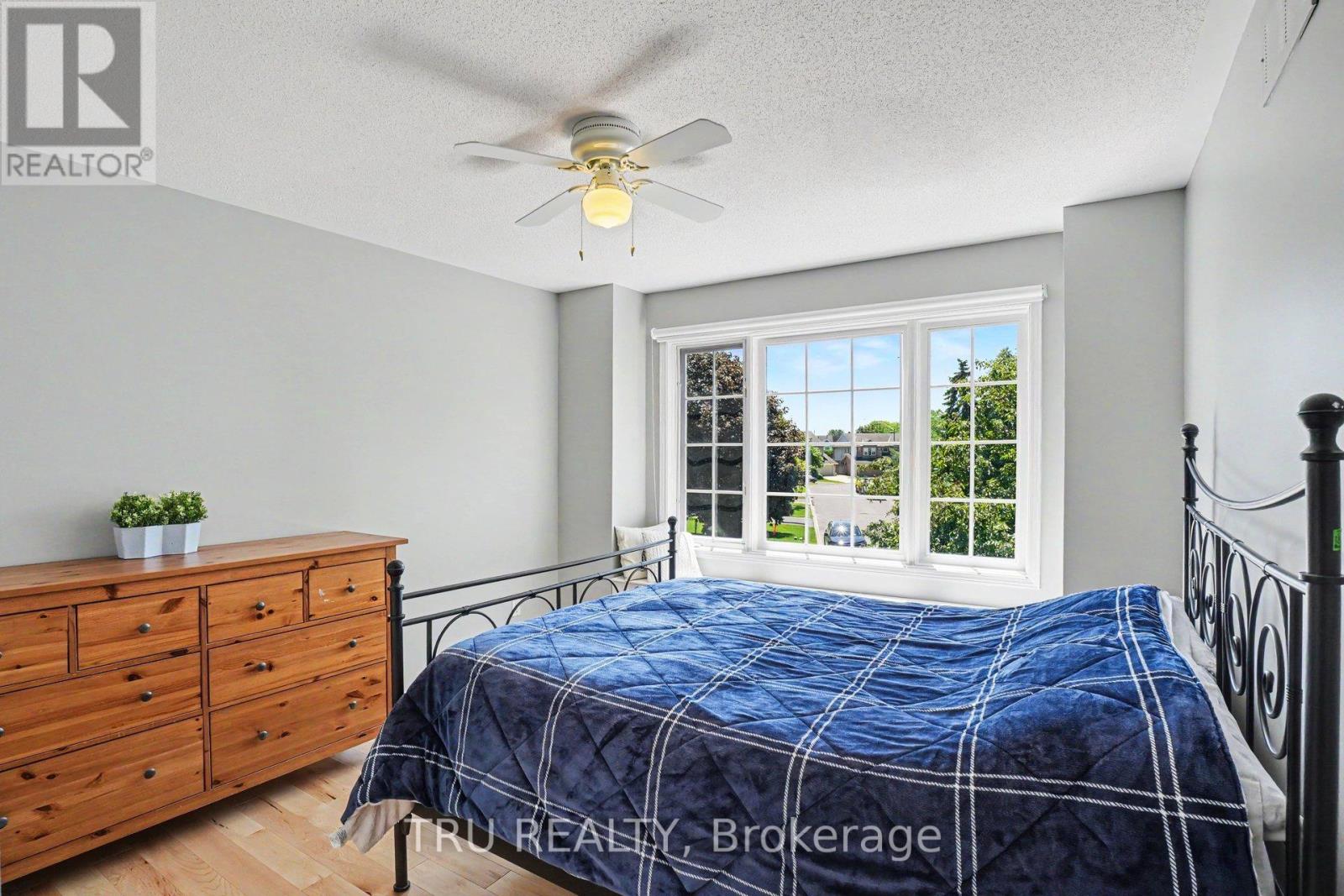 40 CIMARRON CRESCENT - 24