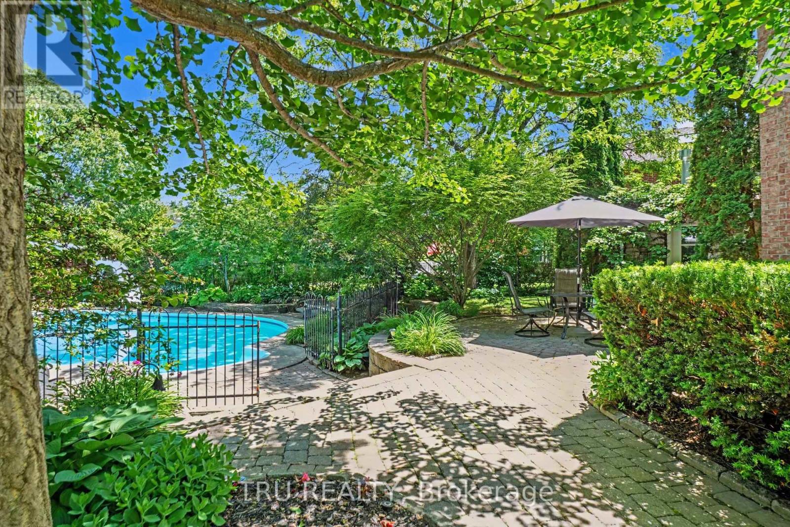 40 CIMARRON CRESCENT - 32
