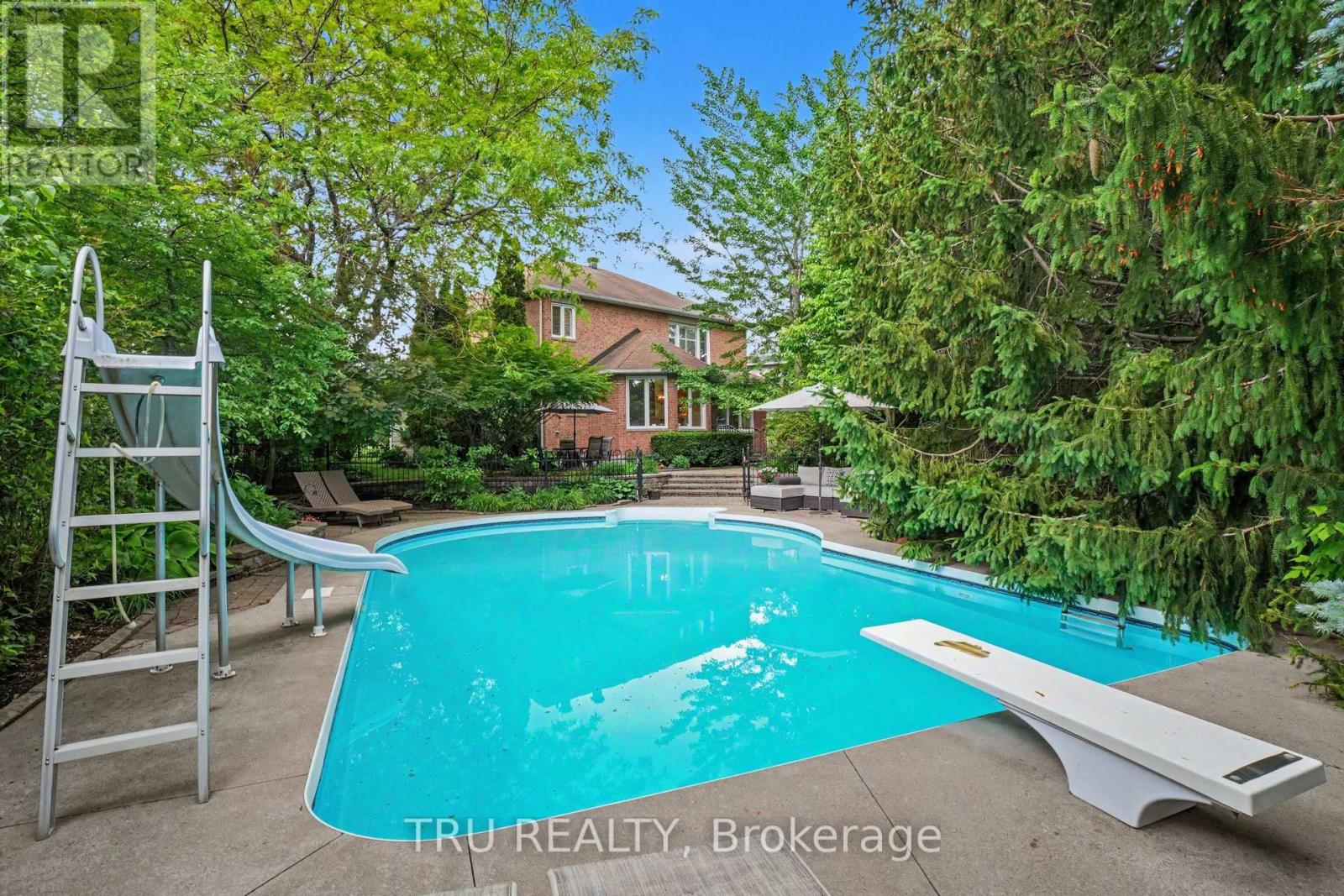 40 CIMARRON CRESCENT - 34