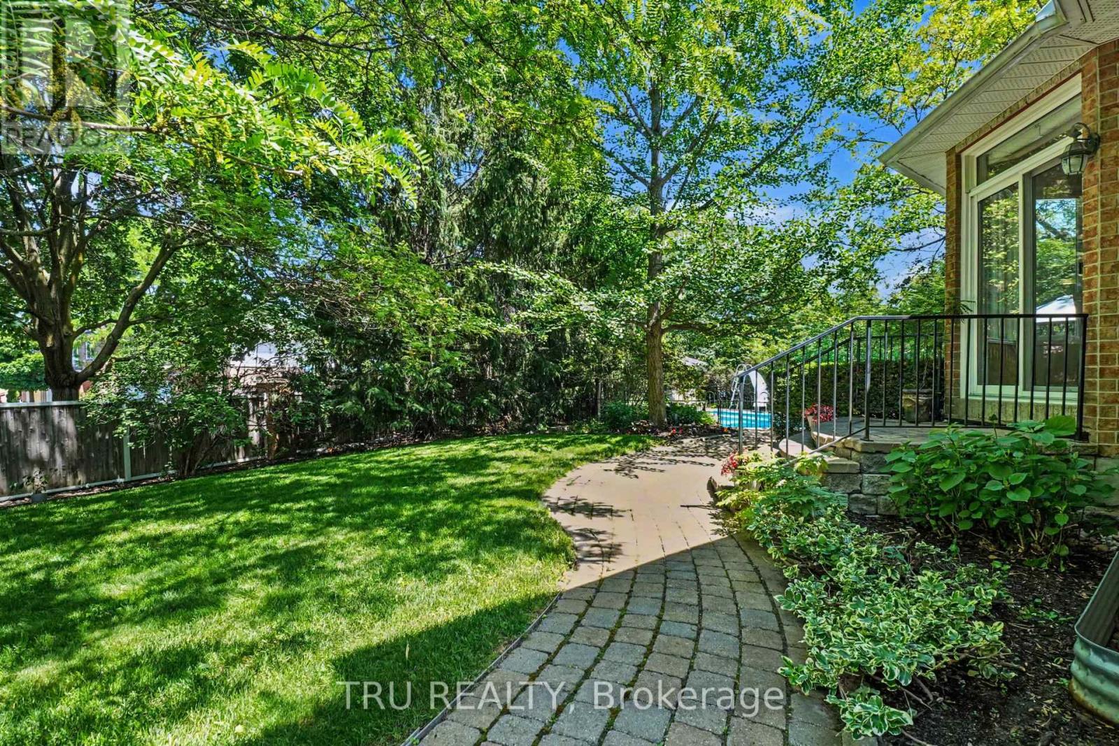 40 CIMARRON CRESCENT - 40