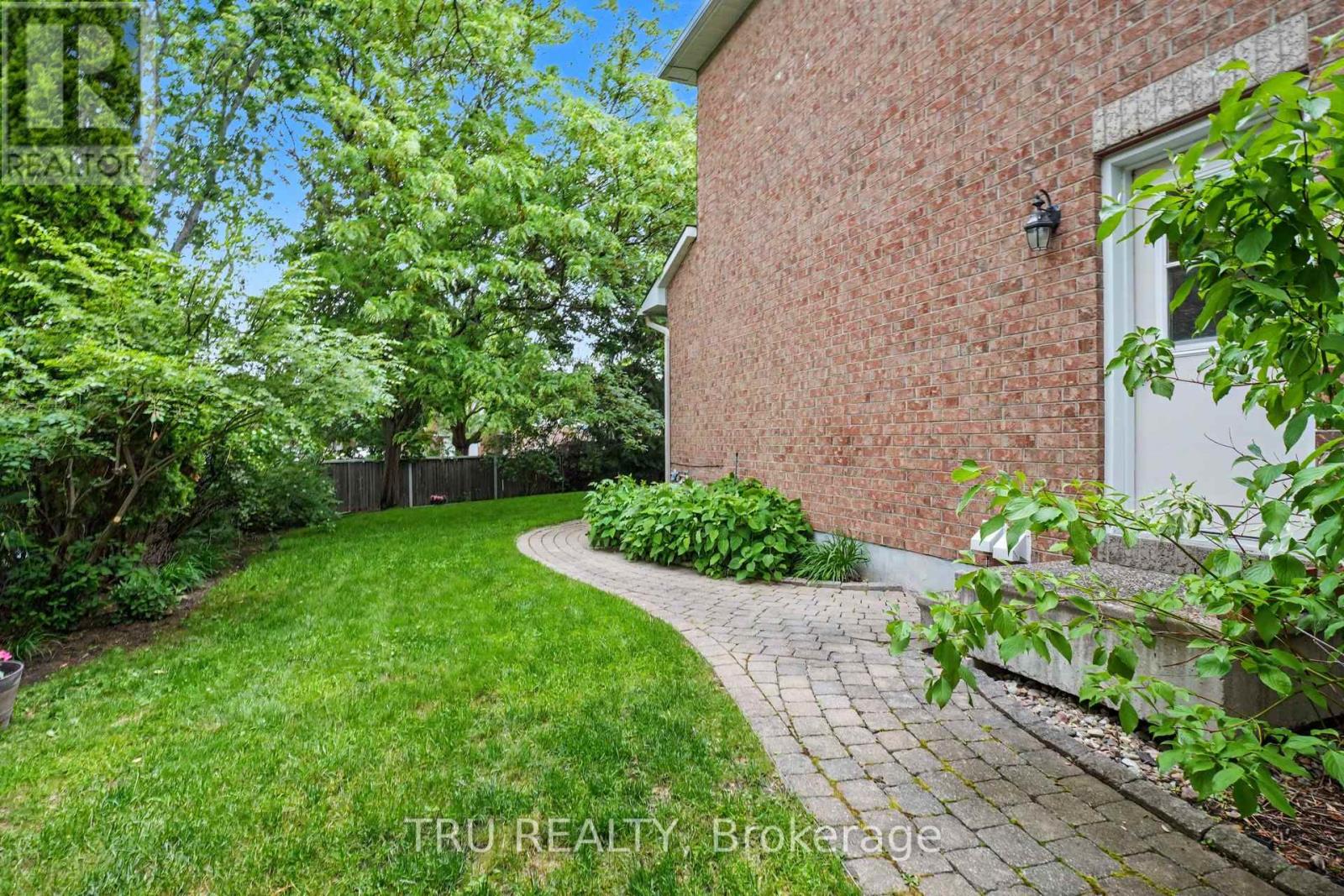 40 CIMARRON CRESCENT - 41
