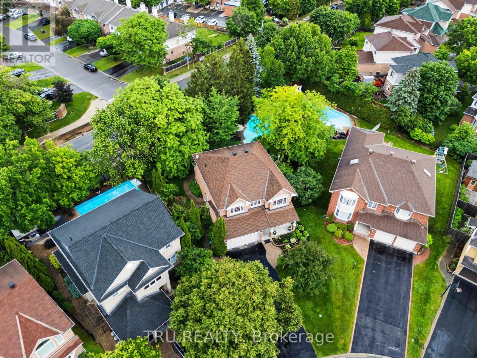 40 CIMARRON CRESCENT - 43