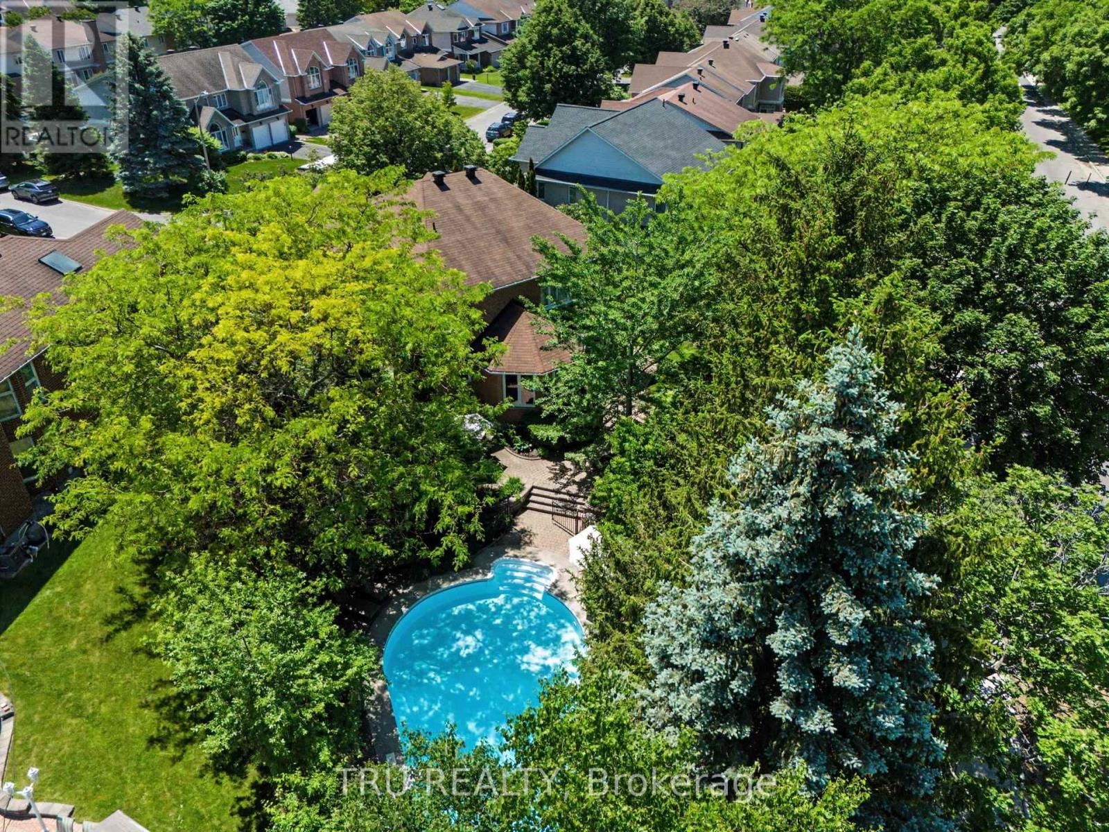 40 CIMARRON CRESCENT - 45