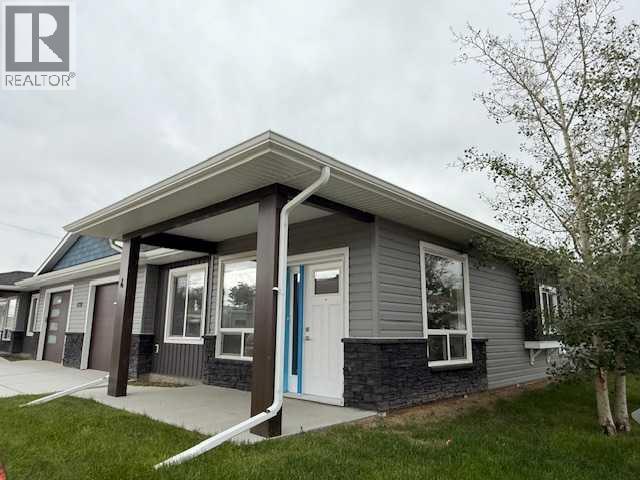 #4, 4738 49A Avenue - 3