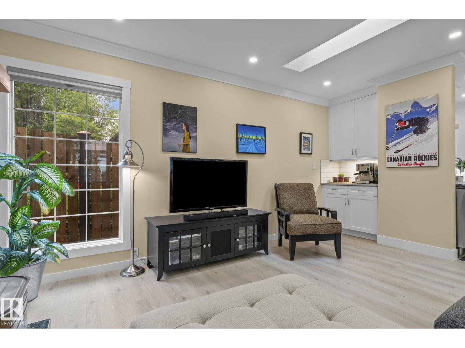 6523 HARDISTY DR NW — photo 28