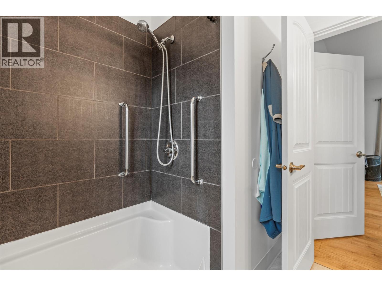 205 Falcon Avenue - 31