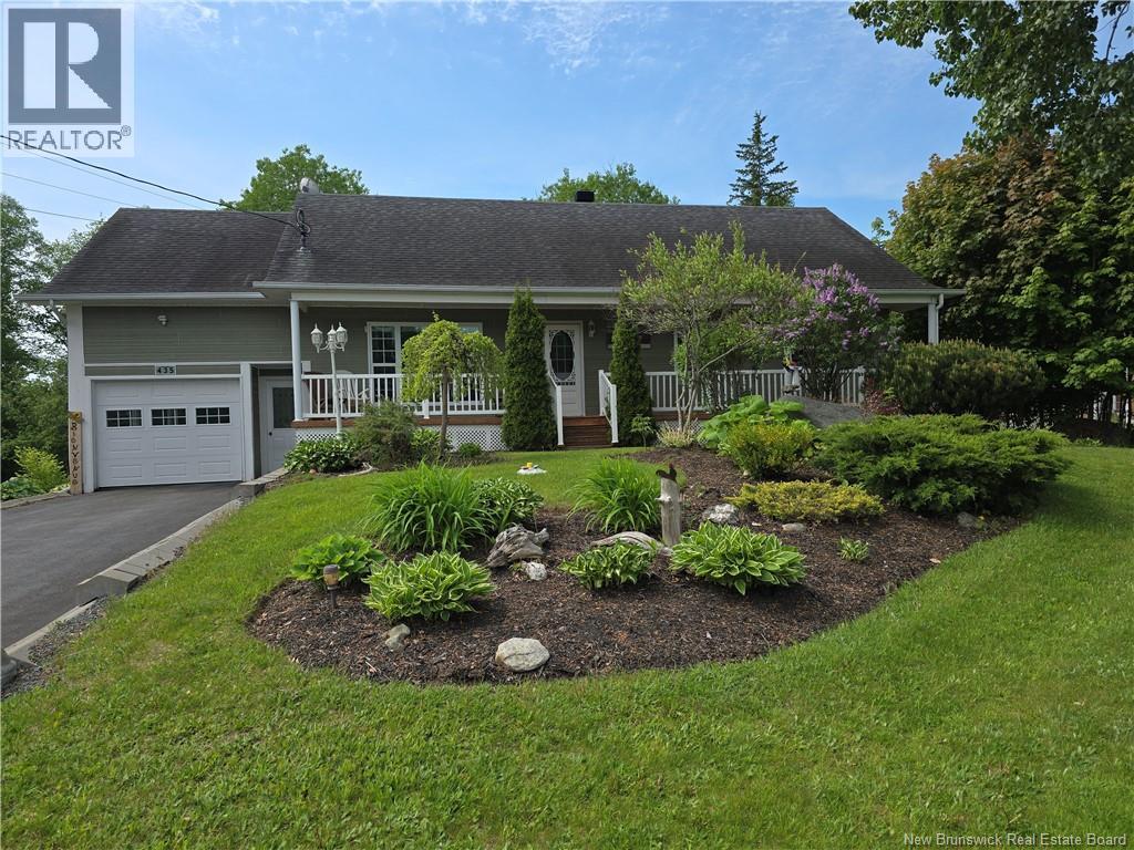 435 Acadie - Image 2