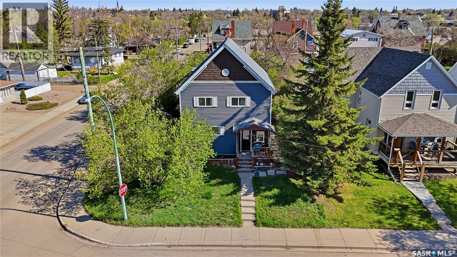174 Ominica STREET W - 1