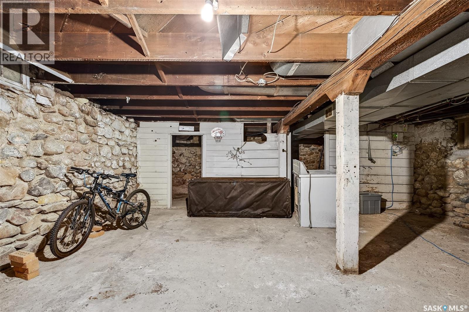 174 Ominica STREET W - 21