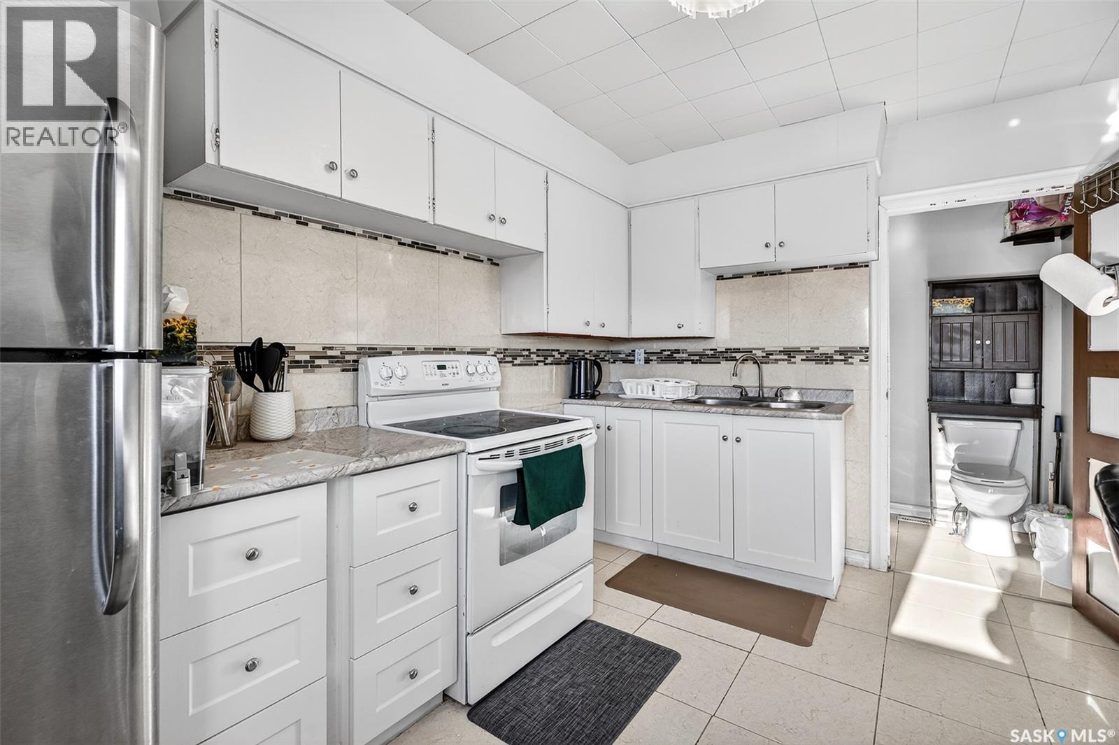 174 Ominica STREET W - 32