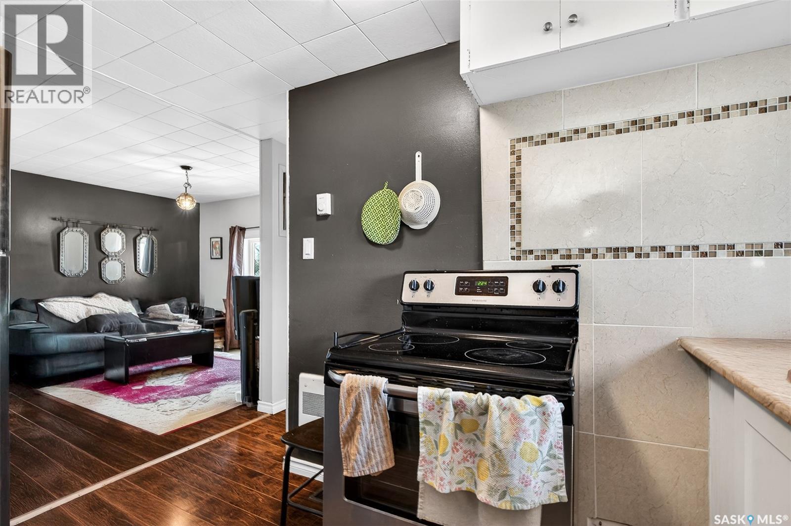 174 Ominica STREET W - 45