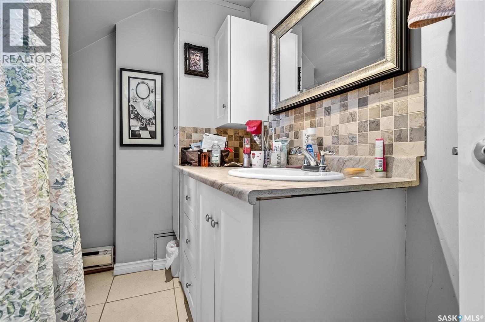 174 Ominica STREET W - 50