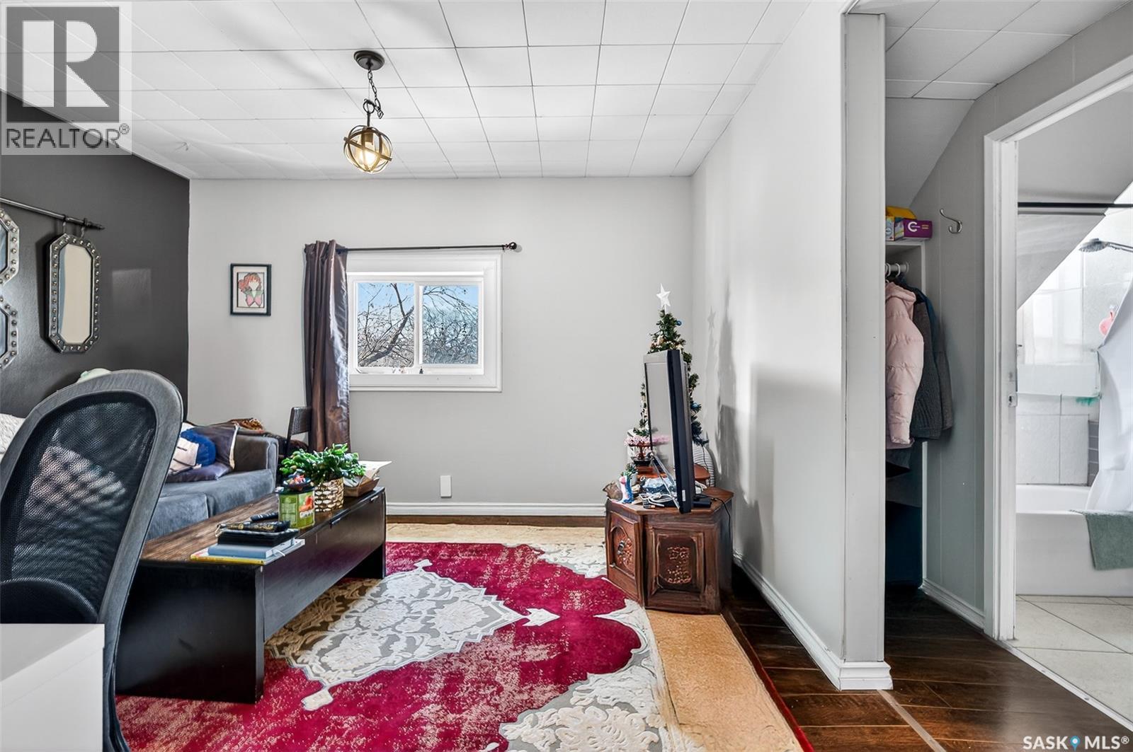 174 Ominica STREET W - 53