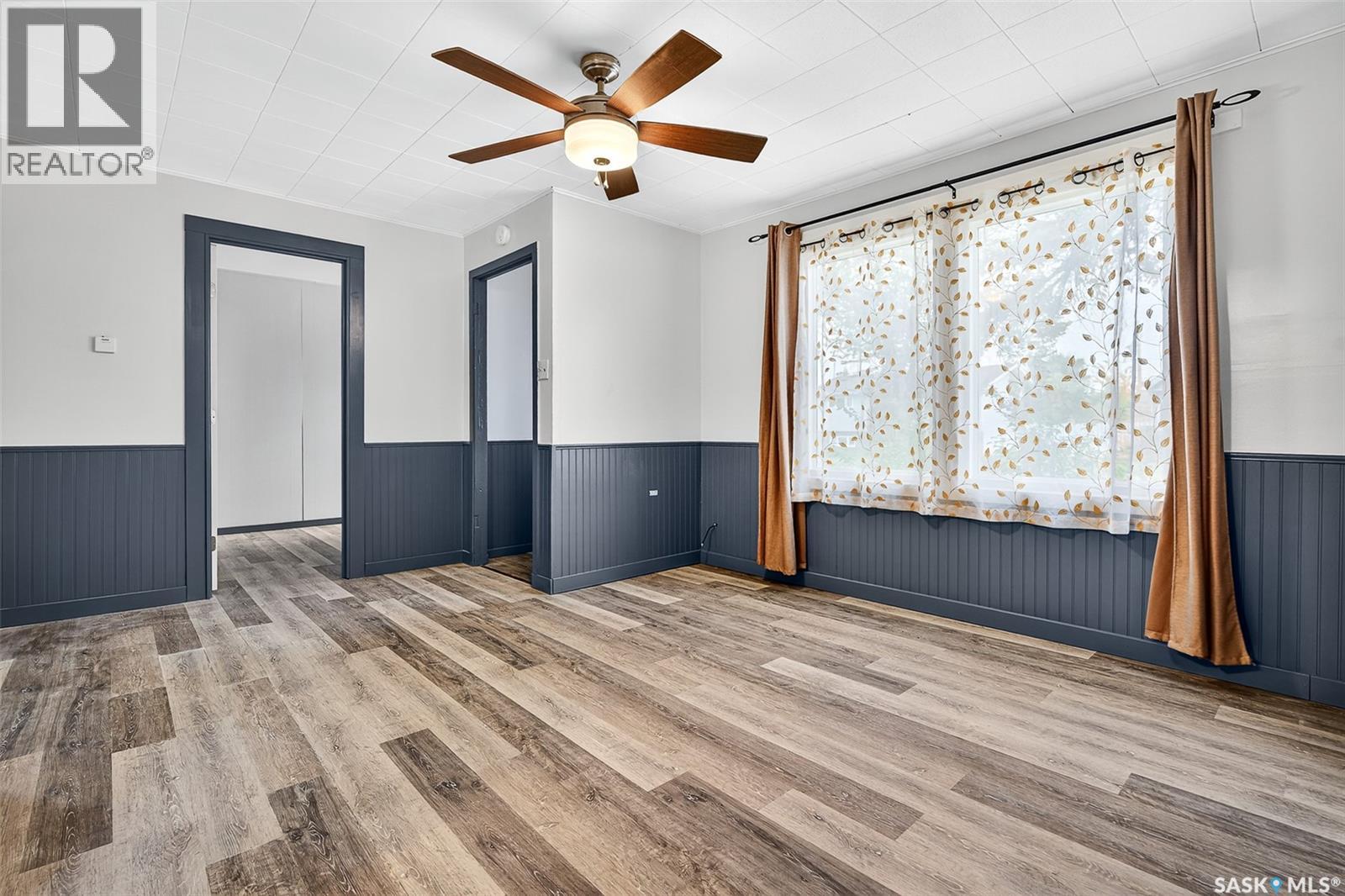 826 Athabasca STREET E - 11