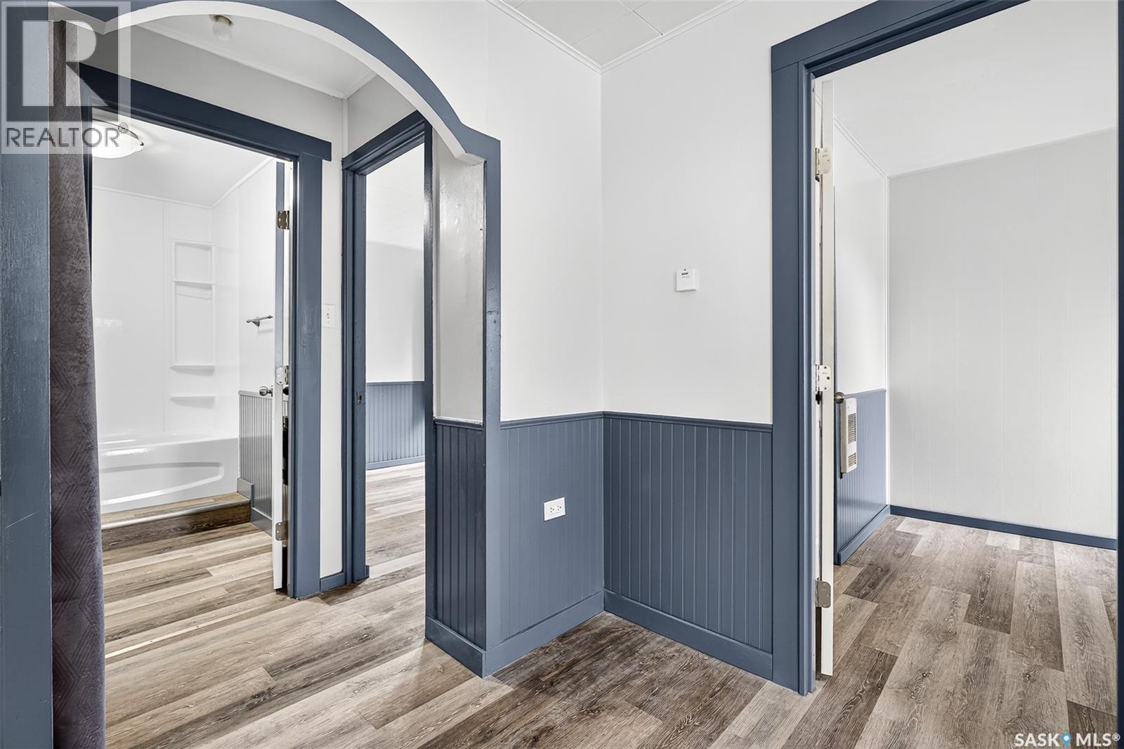 826 Athabasca STREET E - 12