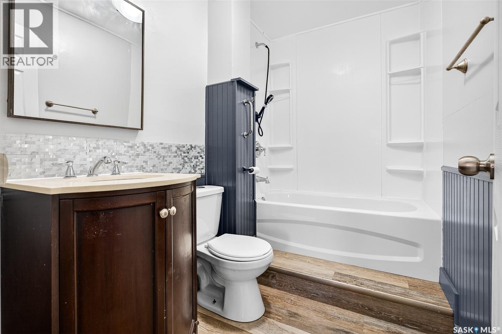 826 Athabasca STREET E - 17