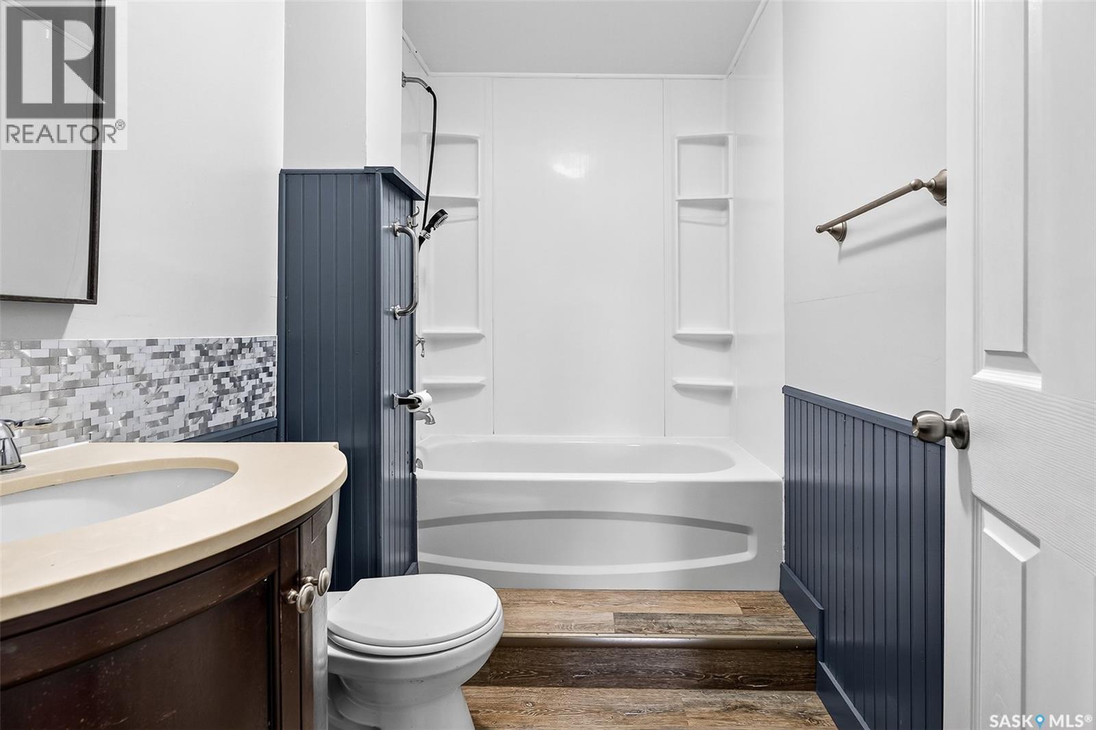 826 Athabasca STREET E - 18