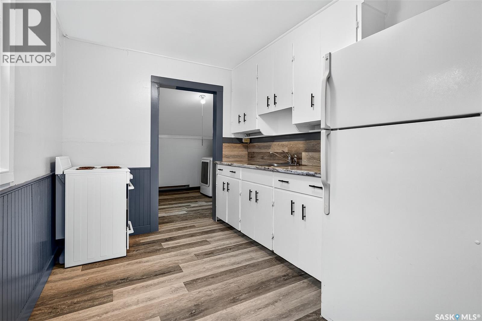 826 Athabasca STREET E - 25