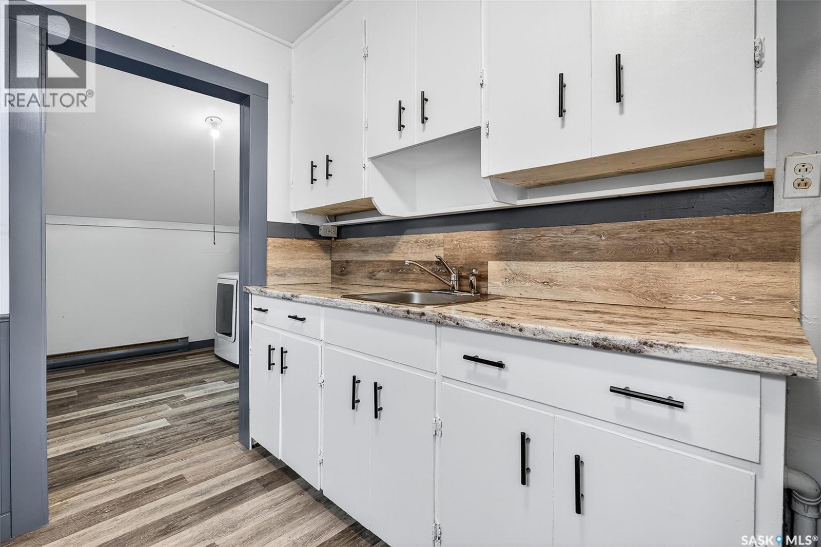 826 Athabasca STREET E - 26