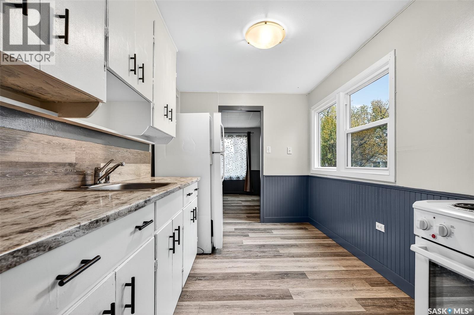 826 Athabasca STREET E - 27