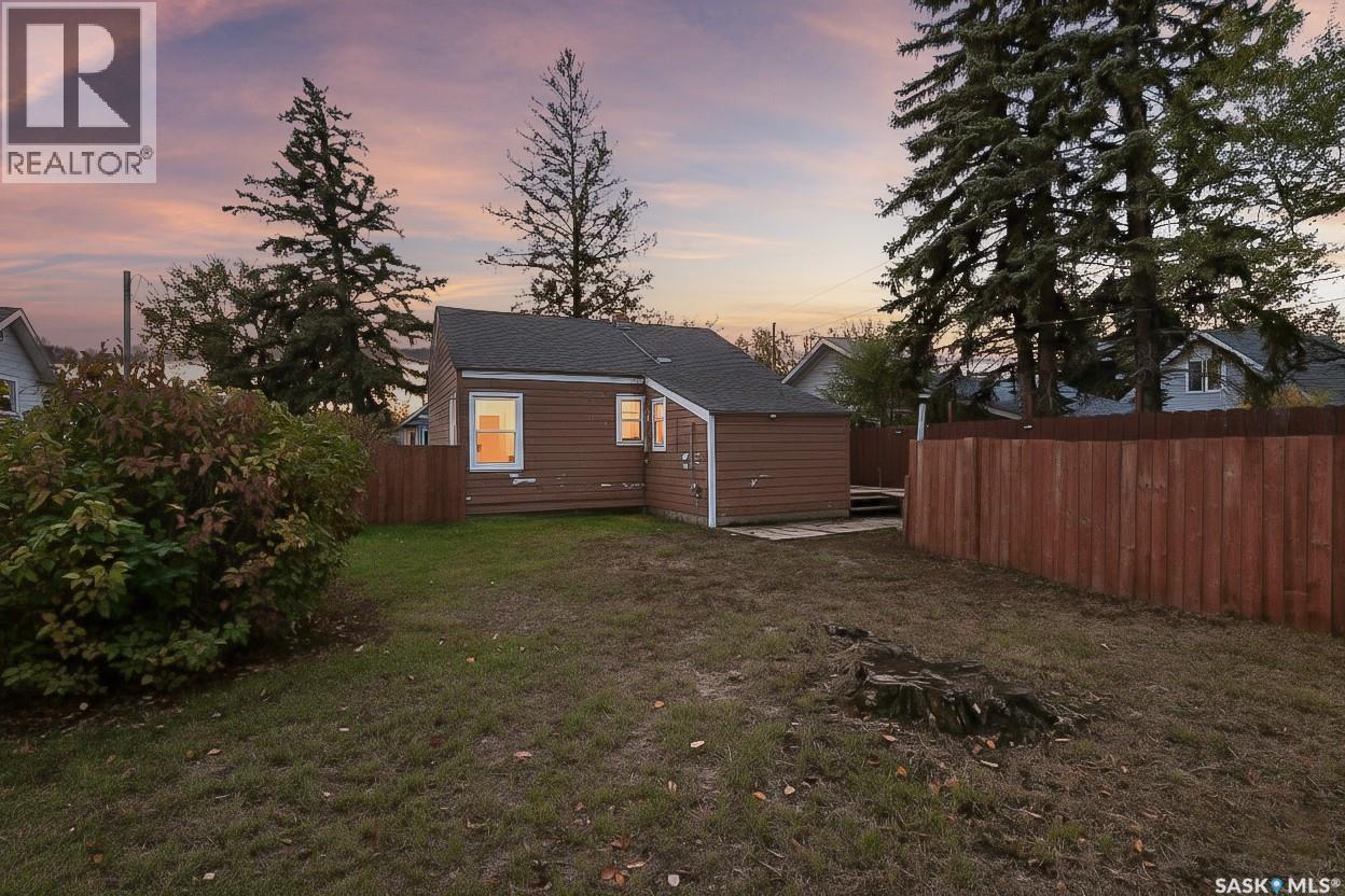 826 Athabasca STREET E - 32