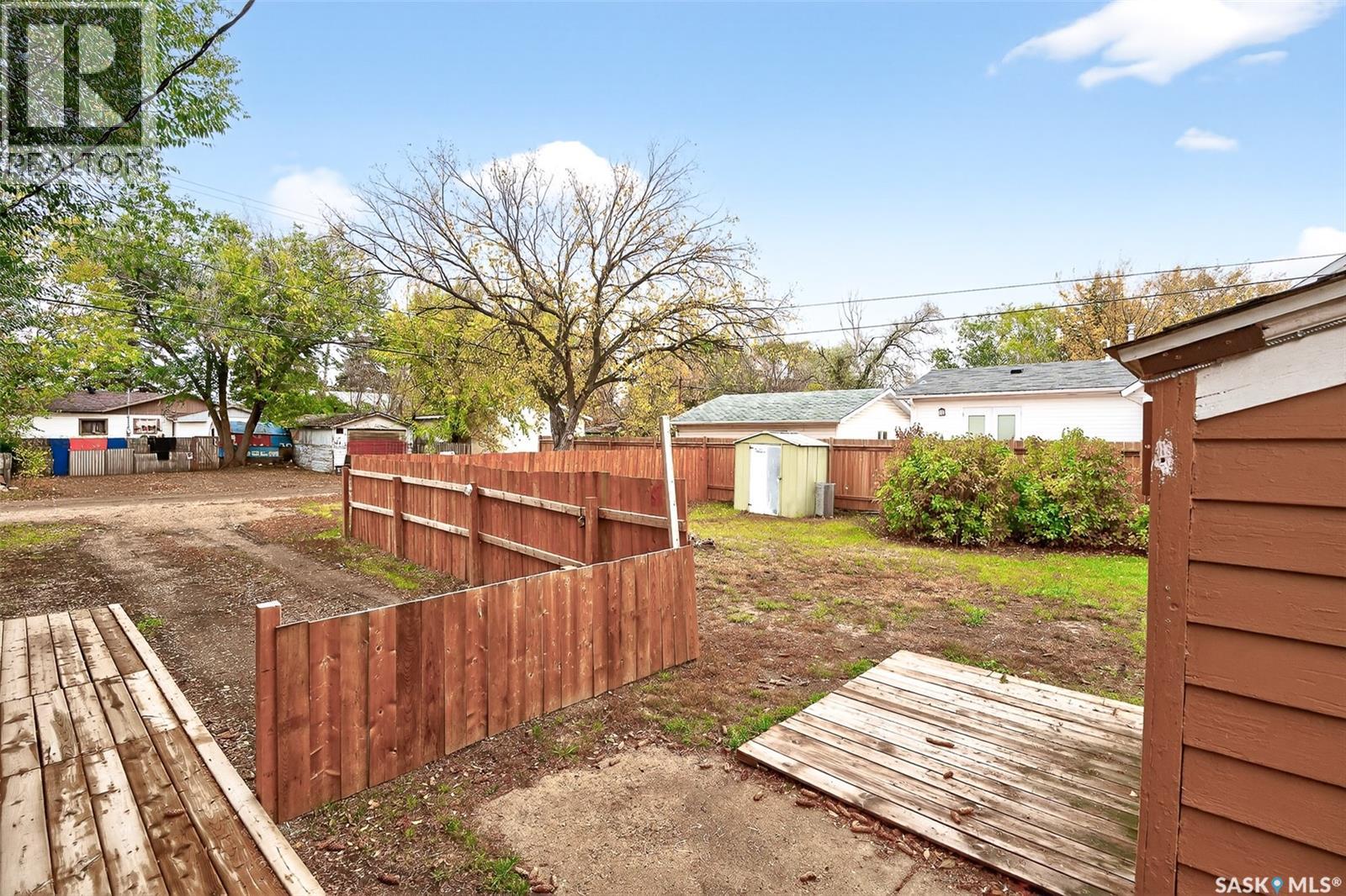 826 Athabasca STREET E - 34