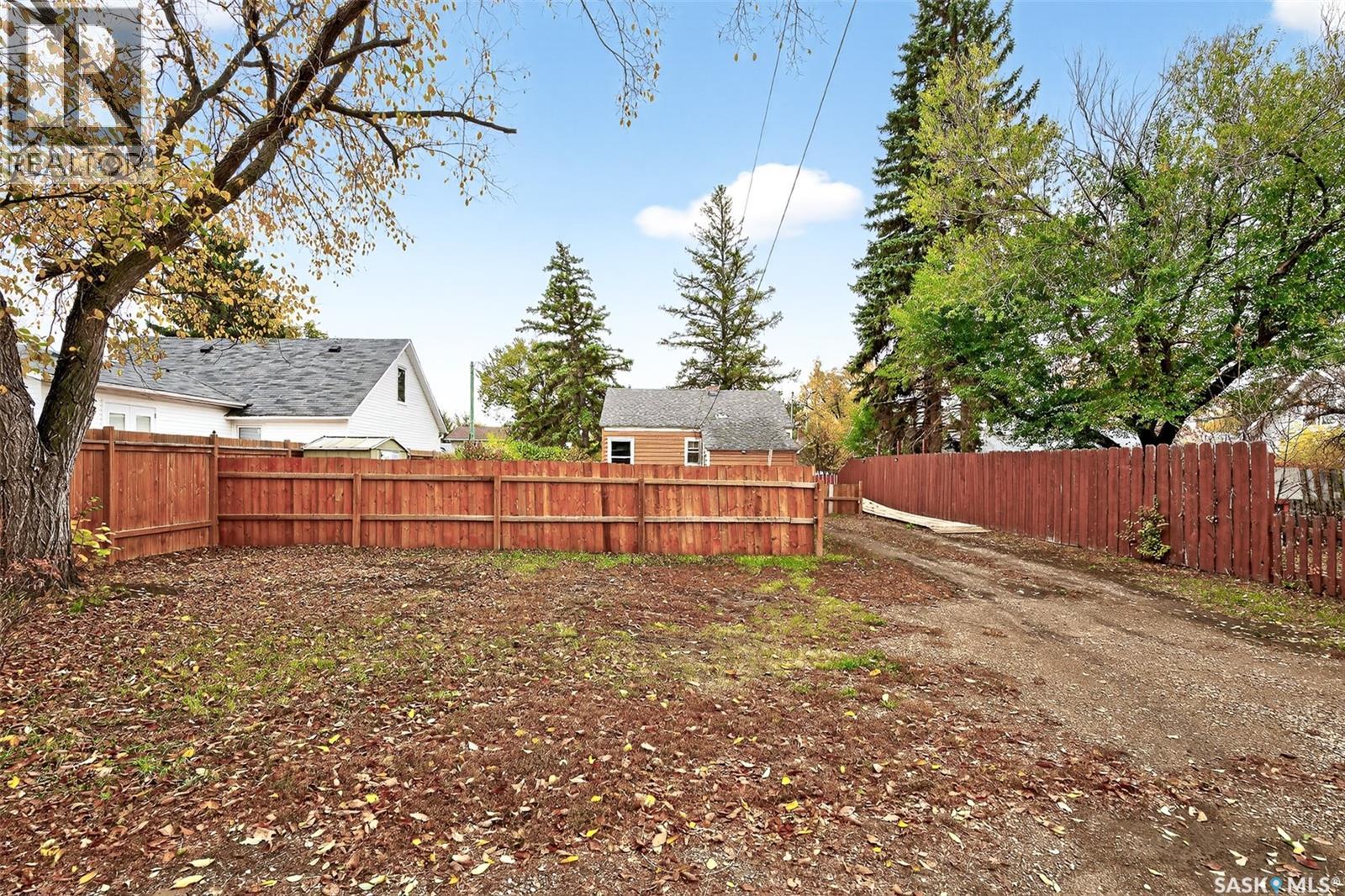826 Athabasca STREET E - 36
