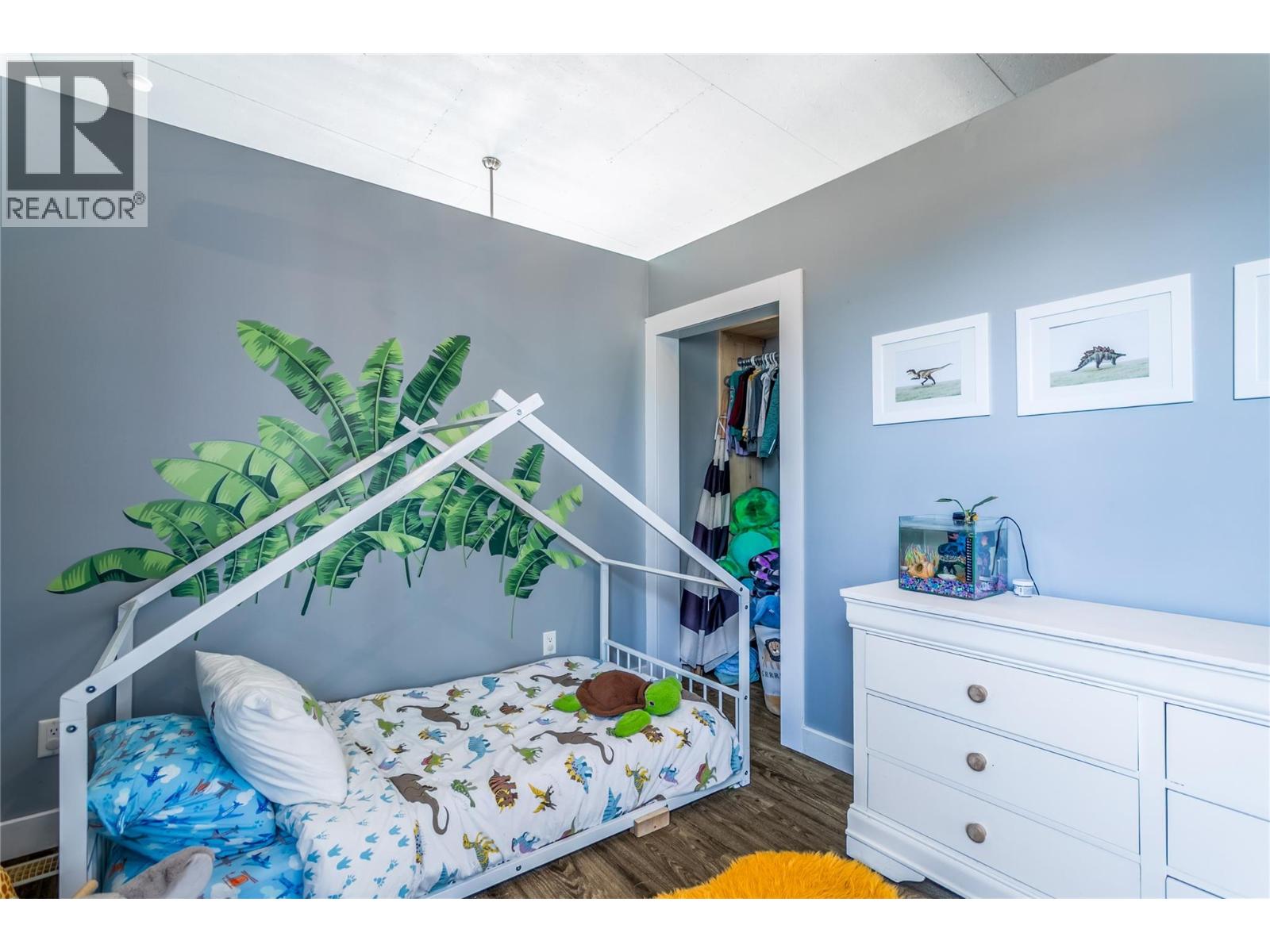 761 Fairbridge Road - 19