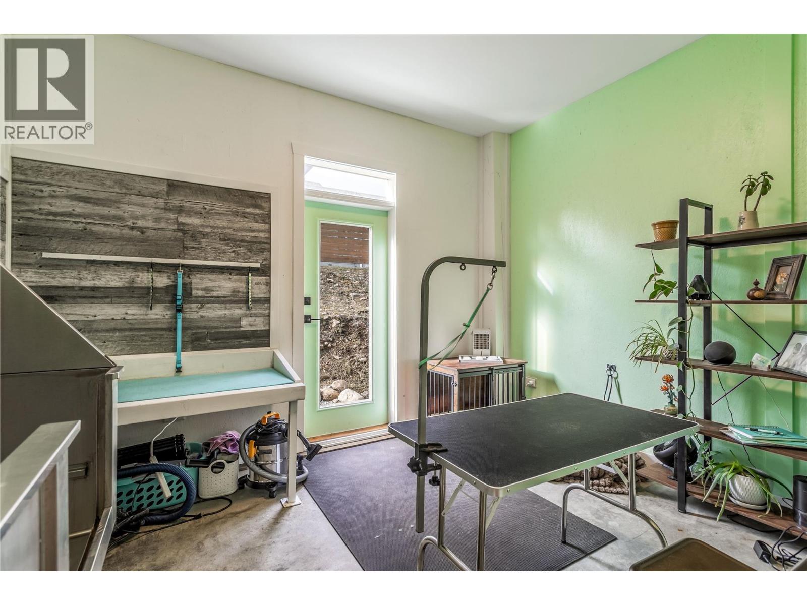 761 Fairbridge Road - 34