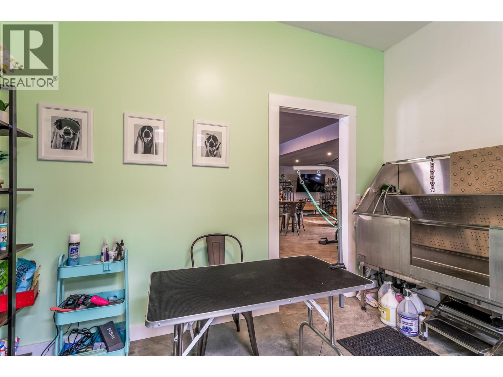 761 Fairbridge Road - 35