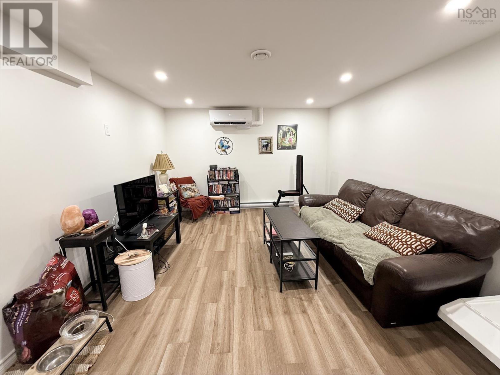54 Maple Avenue - 29